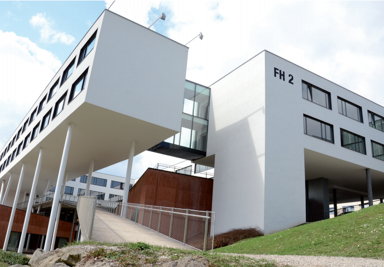 Das Gebäude der FH Hagenberg von außen.